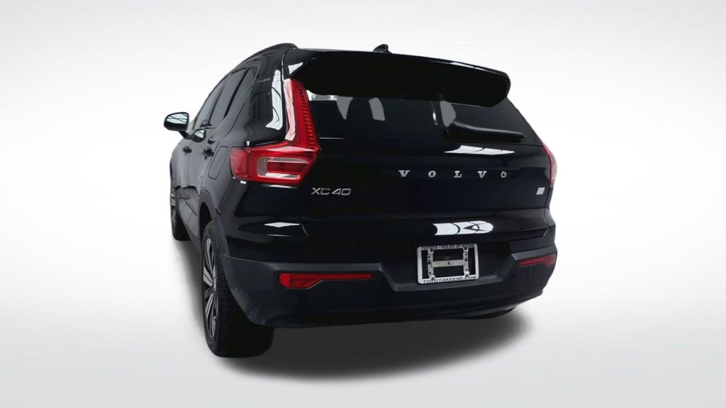 Used 2023 Volvo XC40 Recharge Core image 7