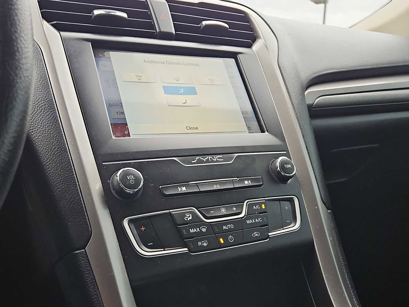 Used 2019 Ford Fusion SE image 27