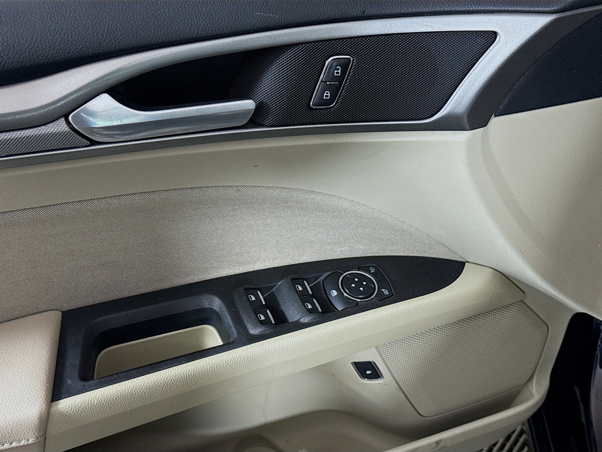 Used 2020 Ford Fusion SE image 20