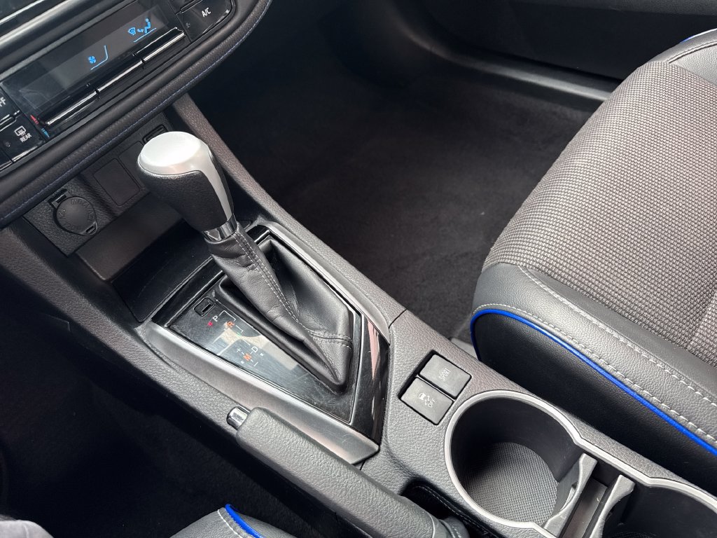 Used 2017 Toyota Corolla SE FWD image 25