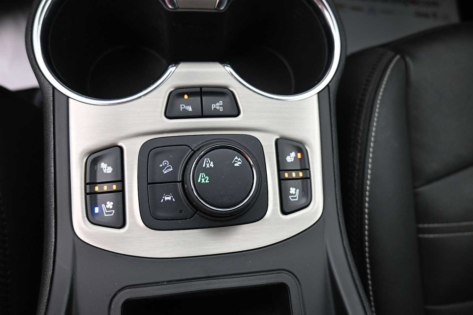 Used 2022 GMC Terrain Denali w/ Denali Premium Package AWD/4WD image 9