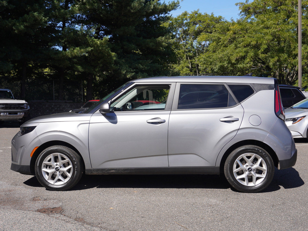 Used 2025 Kia Soul LX w/ LX Technology Package FWD image 15