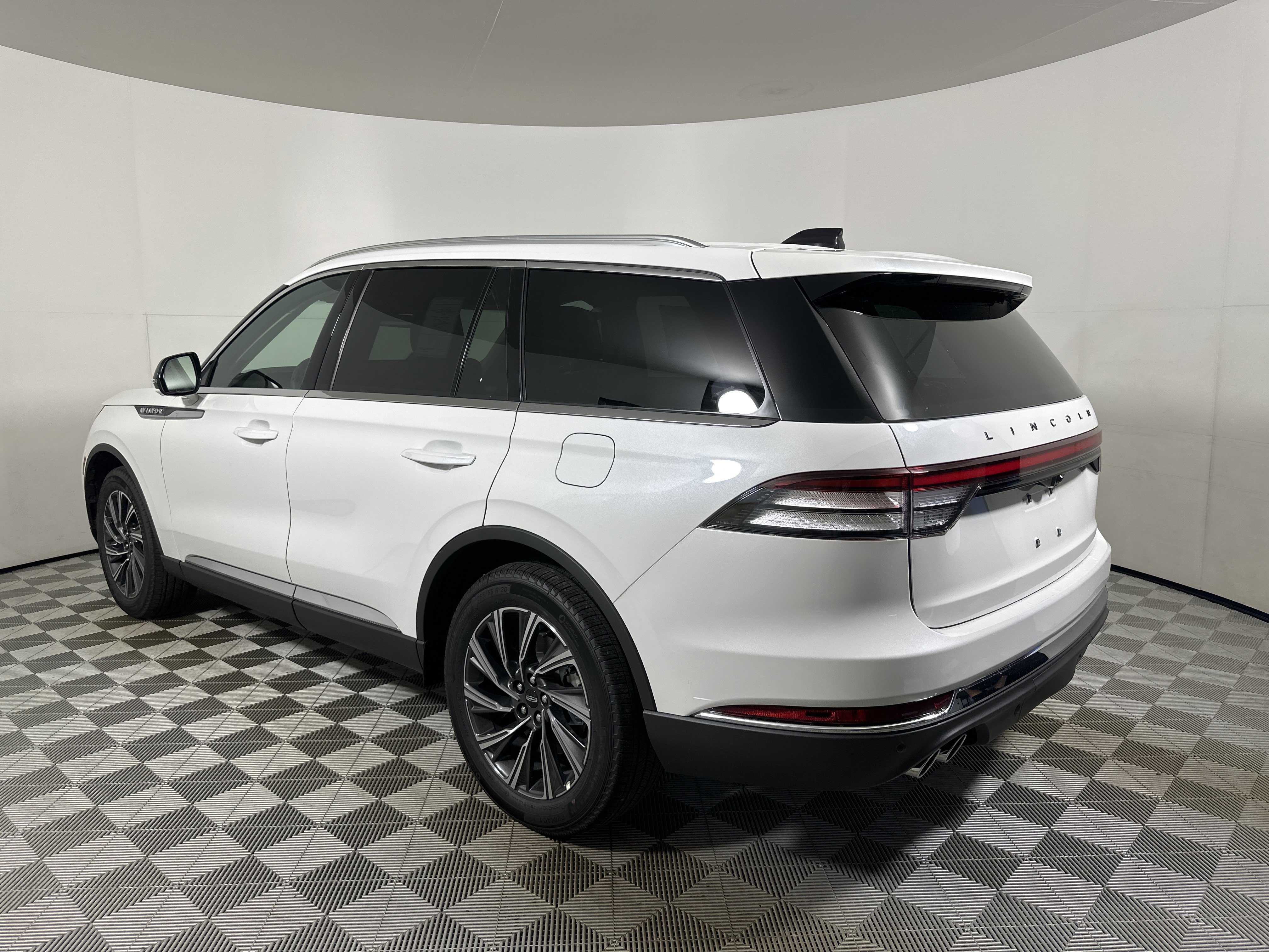 New 2025 Lincoln Aviator AWD image 5