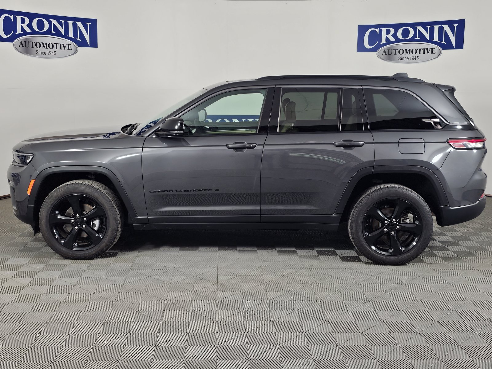 New 2026 Jeep Grand Cherokee Limited w/ Limited Altitude Package AWD/4WD image 35