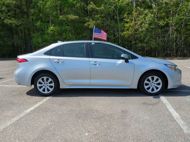 Used 2025 Toyota Corolla LE w/ Convenience Package image 3