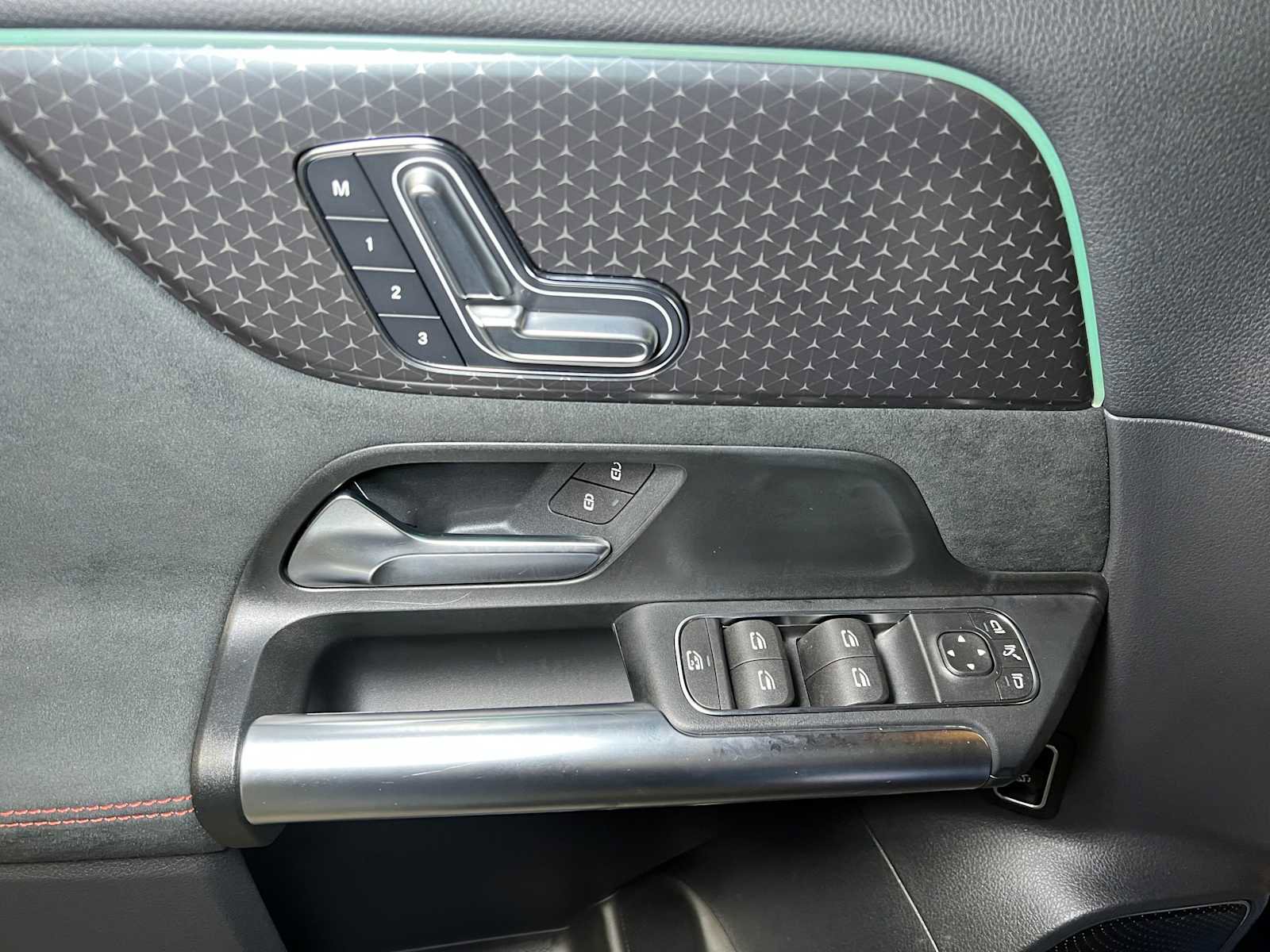 Used 2025 Mercedes-Benz GLA 250 4MATIC image 23