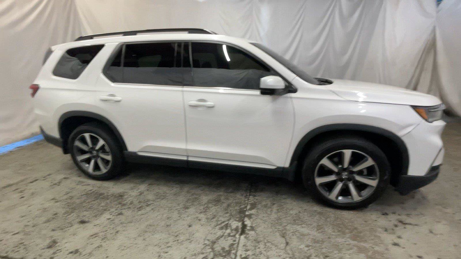 Used 2025 Honda Pilot Elite image 4