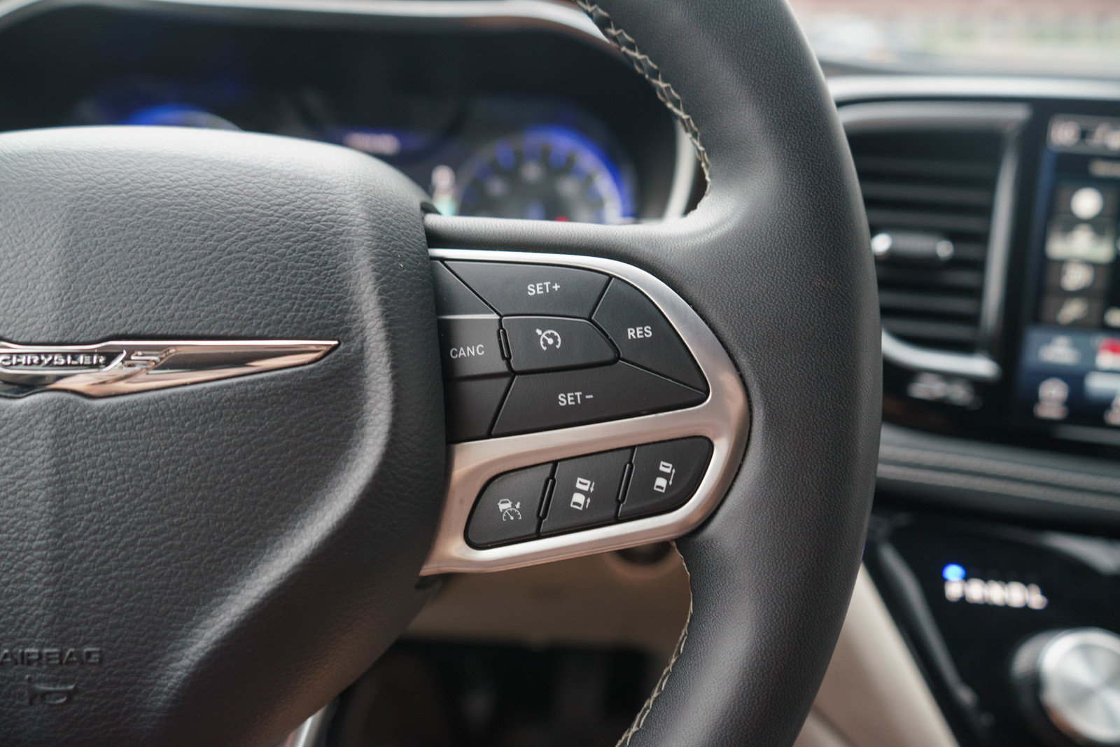 Used 2023 Chrysler Pacifica Limited FWD image 22