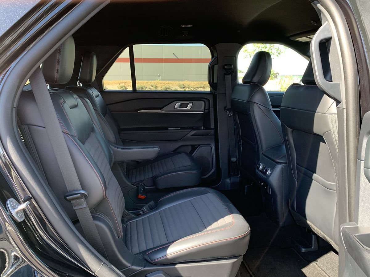 Used 2025 Ford Explorer ST-Line AWD/4WD image 31