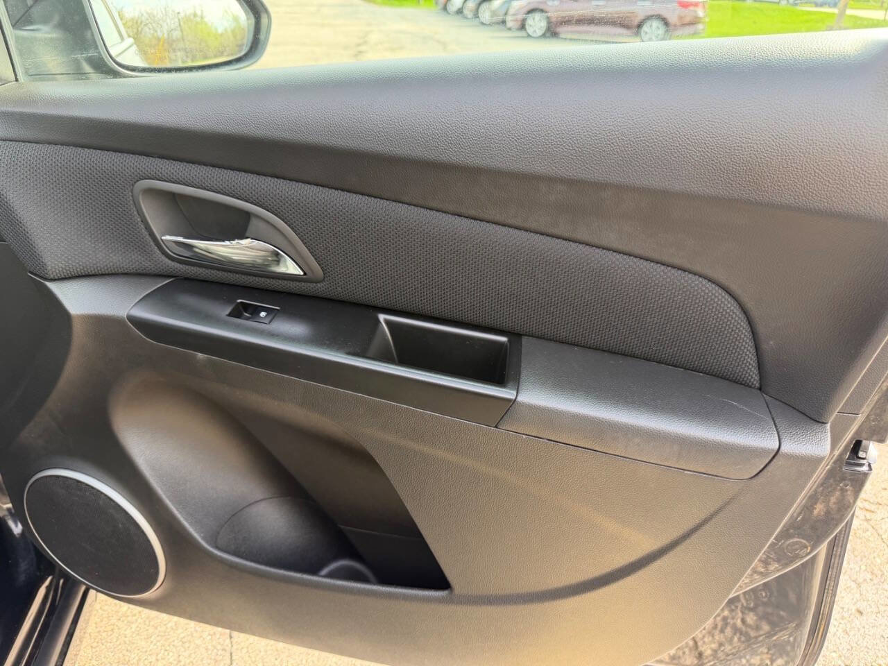 Used 2011 Chevrolet Cruze LTZ FWD image 17