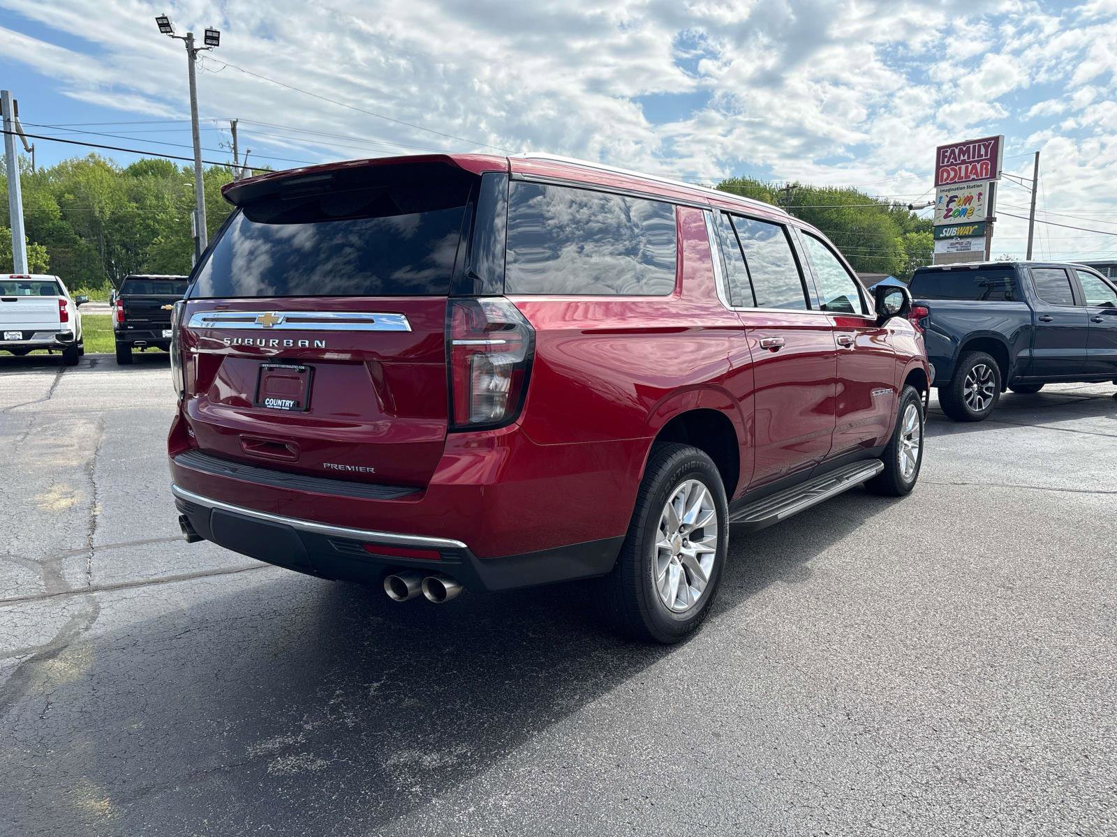 Used 2024 Chevrolet Suburban Premier image 6
