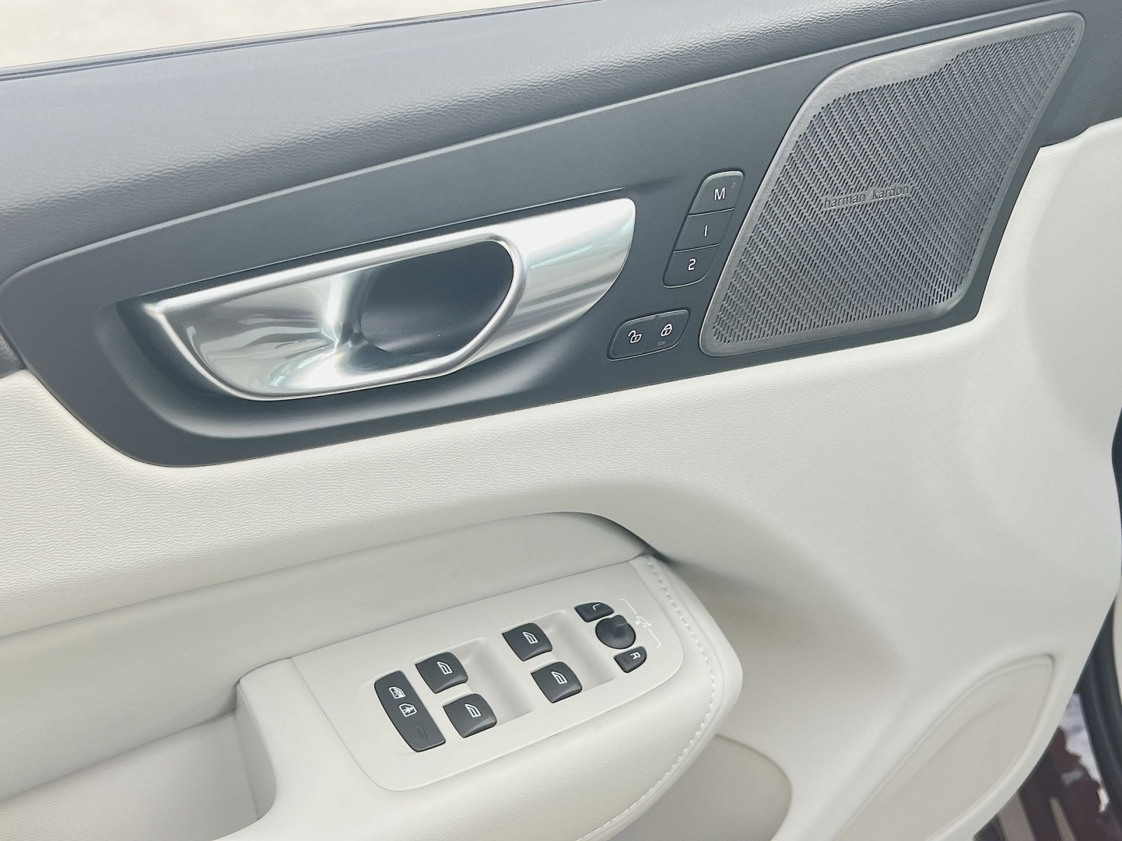 New 2026 Volvo XC60 B5 Ultra w/ Protection Package Premier image 15