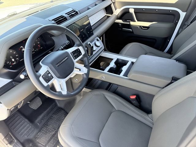 Used 2025 Land Rover Defender 110 X-Dynamic SE AWD/4WD image 6