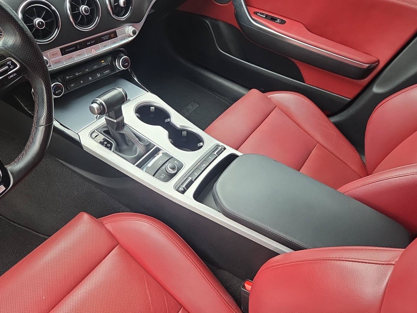 Used 2021 Kia Stinger GT1 AWD/4WD image 19