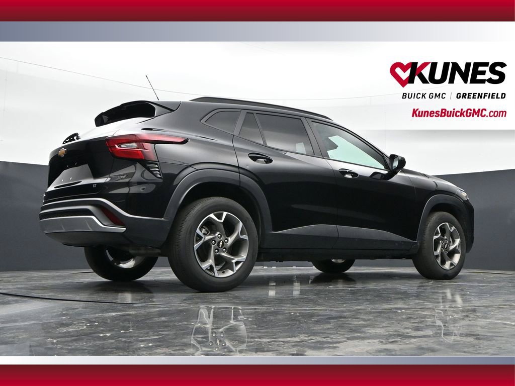 Used 2025 Chevrolet Trax LT w/ LT Convenience Package FWD image 40