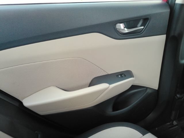 Used 2022 Hyundai Accent SEL FWD image 25