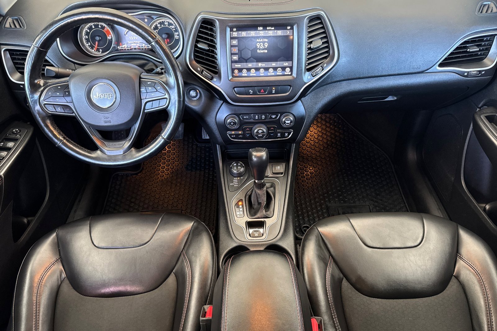 Used 2021 Jeep Cherokee Trailhawk image 12