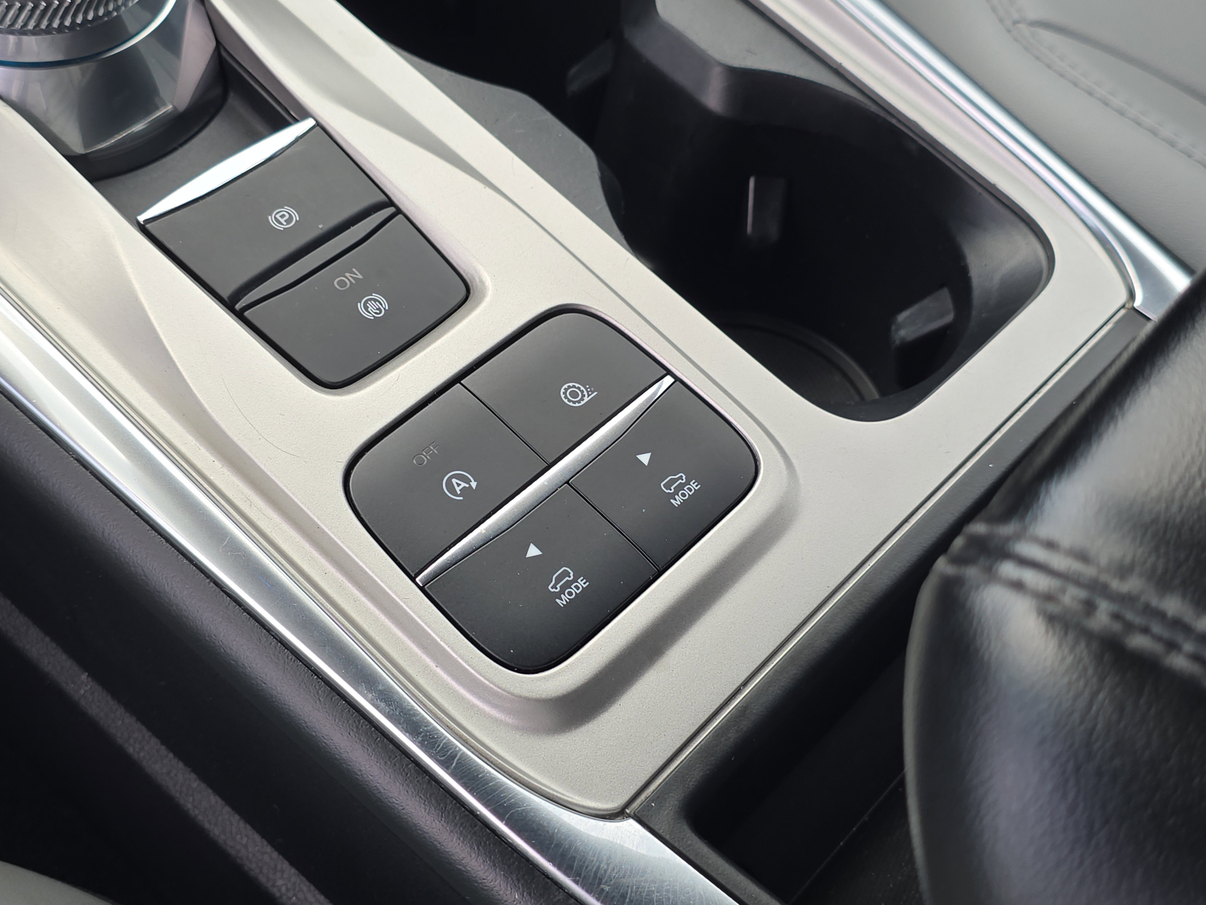 Used 2021 Ford Explorer XLT w/ Equipment Group 202A image 26