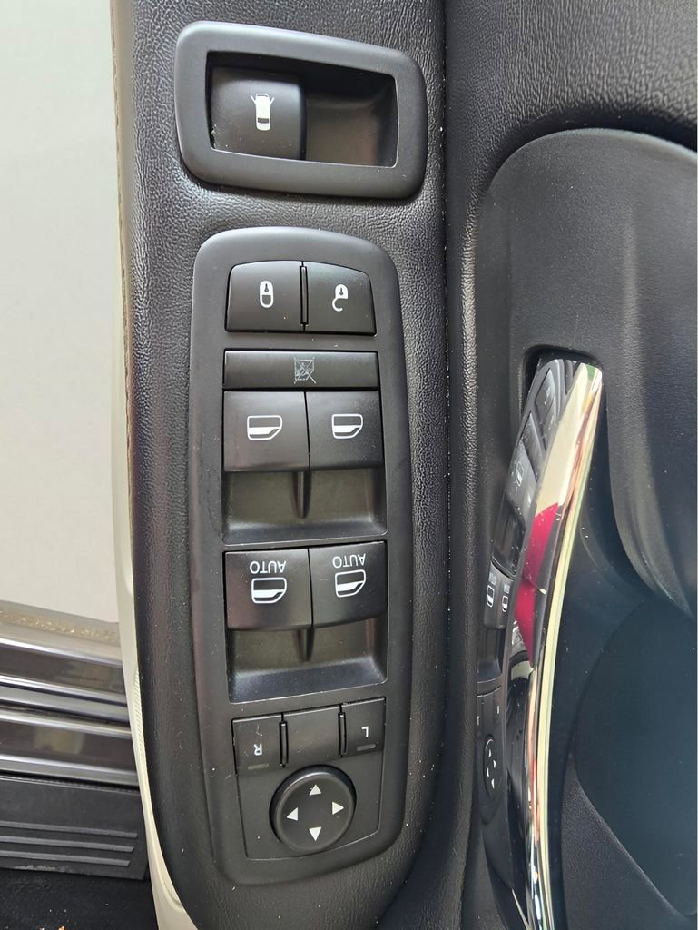 Used 2020 Dodge Grand Caravan SXT image 65