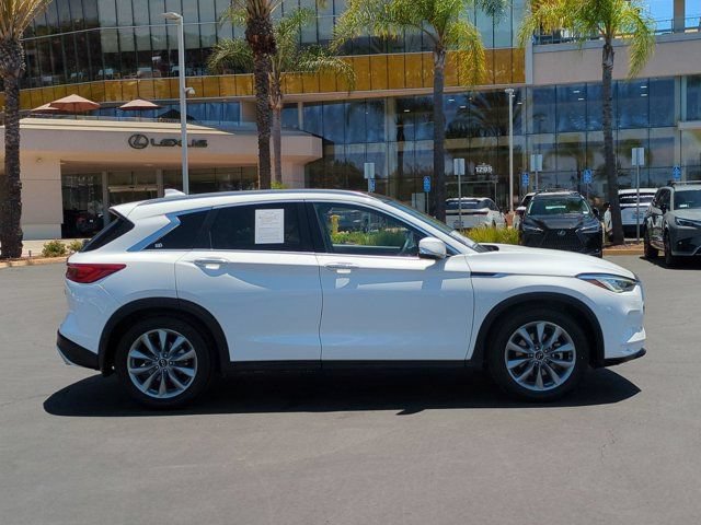 Used 2020 INFINITI QX50 Luxe w/ Navigation Package FWD image 4