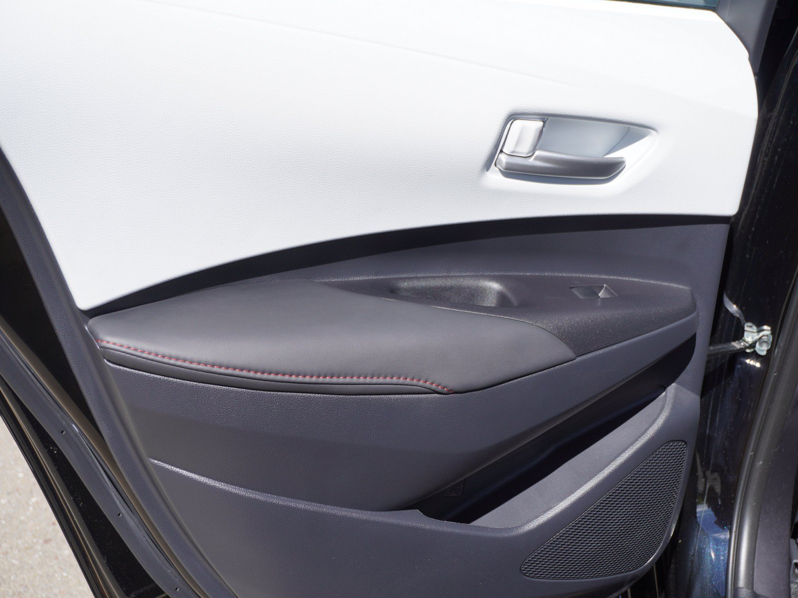Used 2025 Toyota Corolla SE FWD image 11