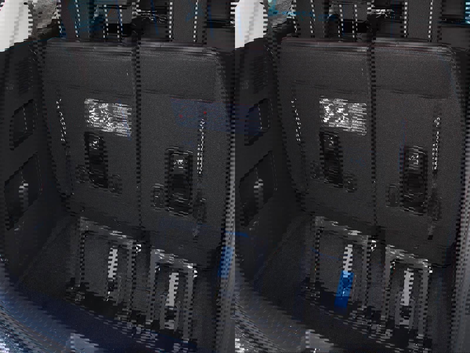 New 2026 Kia Carnival SX w/ SX Dark Edition Package FWD image 9