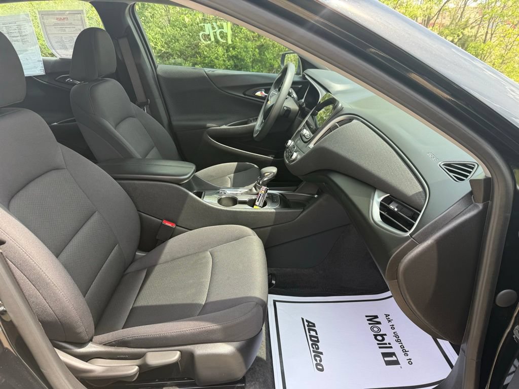 Used 2025 Chevrolet Malibu LT FWD image 21