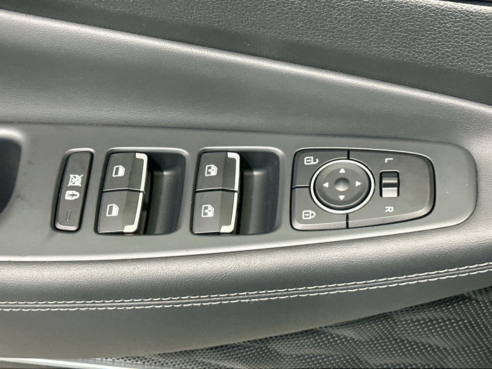 Used 2020 Hyundai Santa Fe SEL image 16