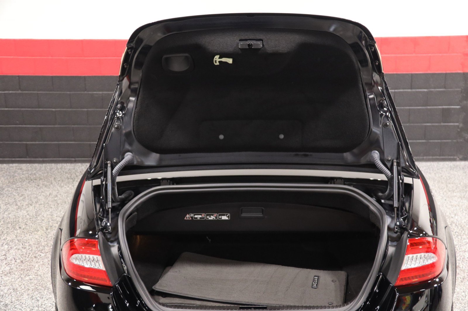 Used 2014 Jaguar XK 2dr Convertible image 33