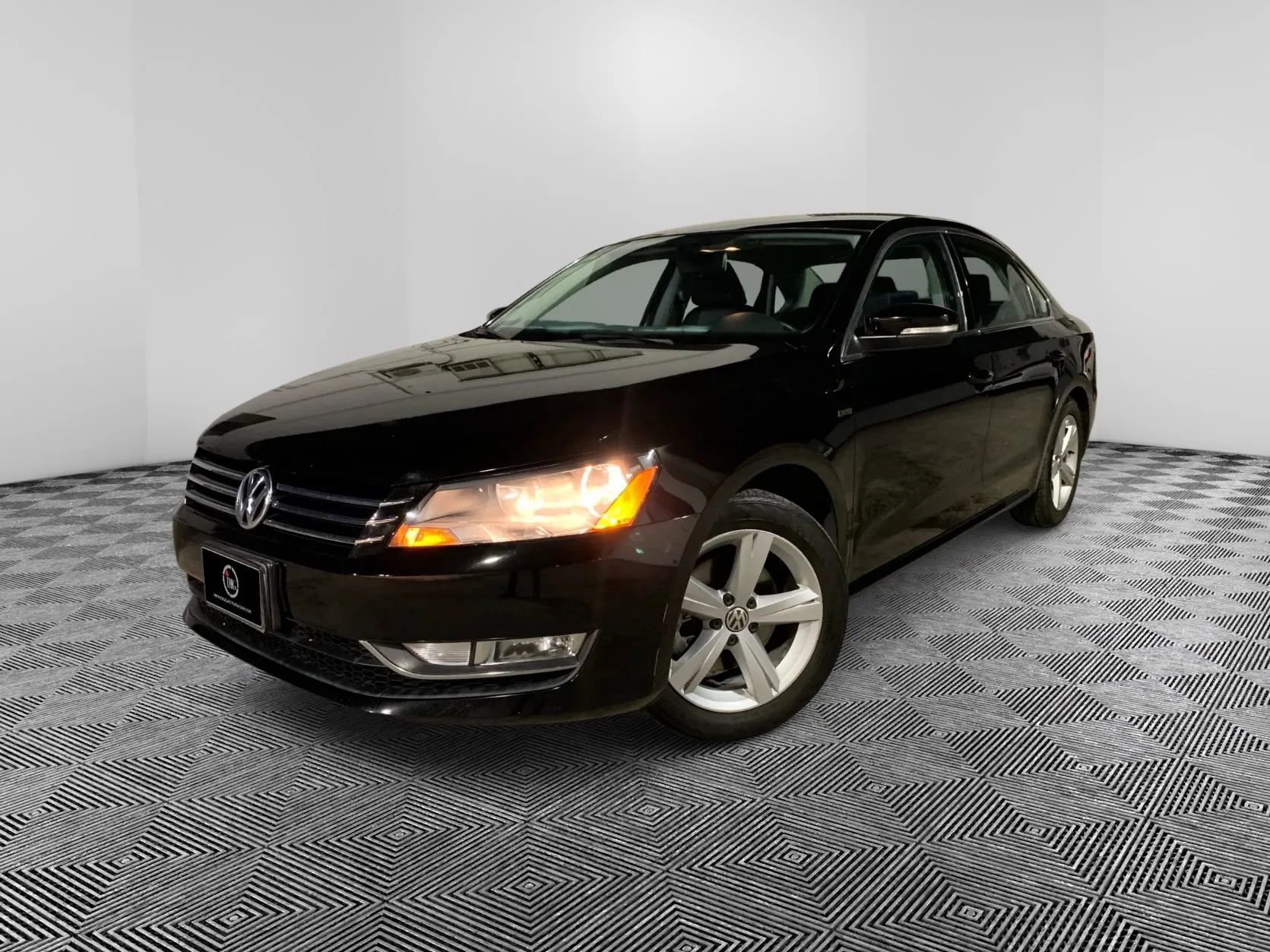 Used 2015 Volkswagen Passat 1.8T Limited Edition FWD image 2