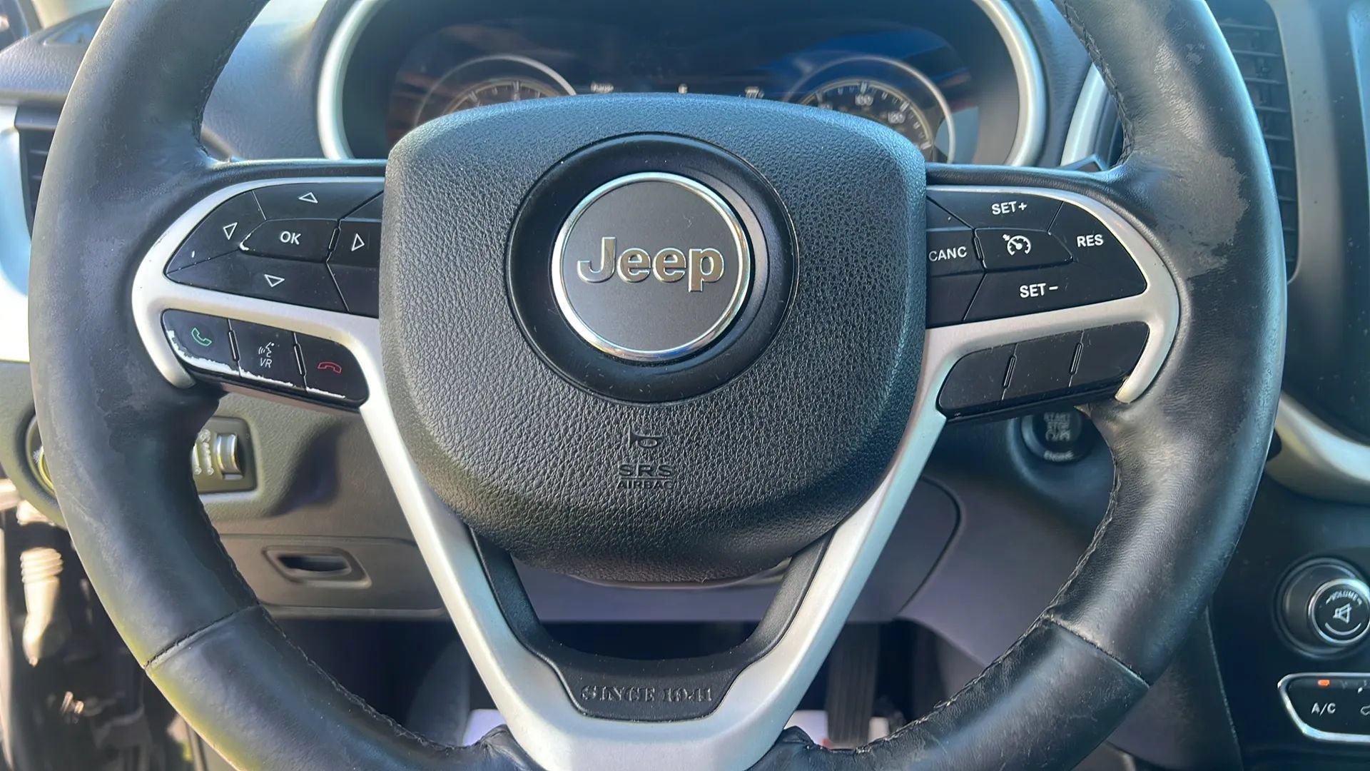 Used 2016 Jeep Cherokee Limited FWD image 26