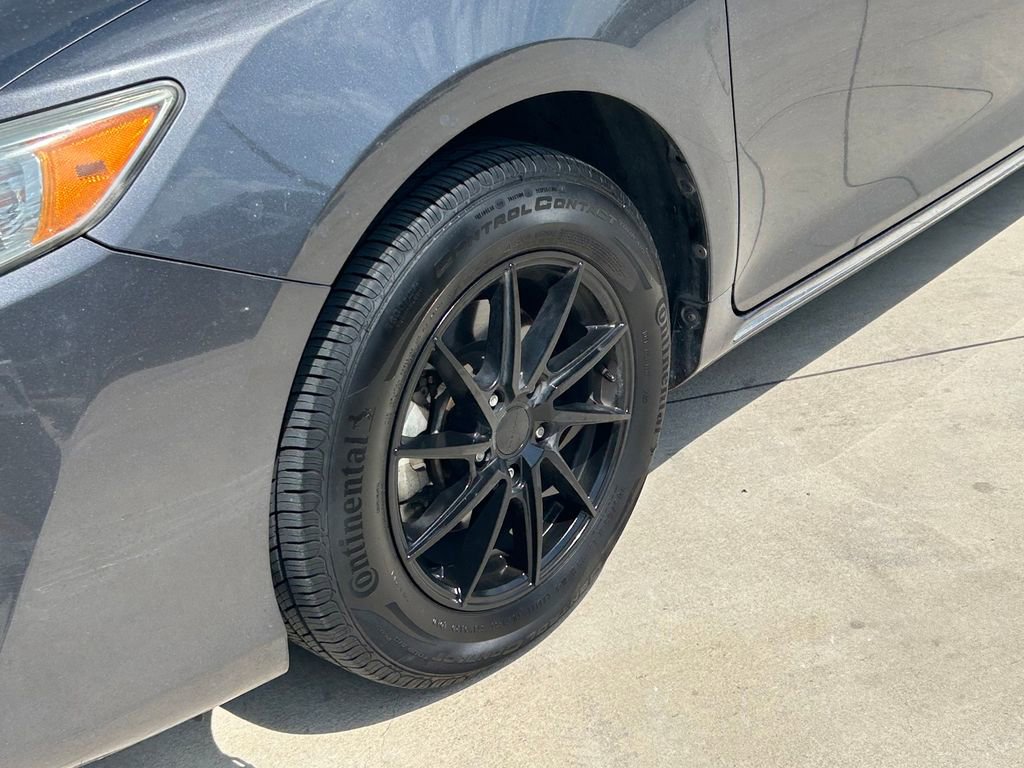Used 2013 Toyota Camry LE FWD image 9