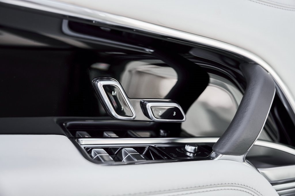 Used 2024 Land Rover Range Rover Long Wheelbase SE image 40