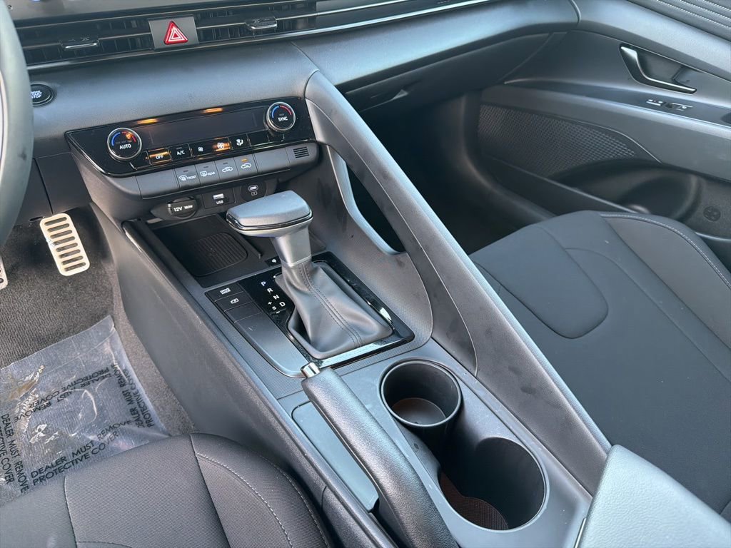 Used 2025 Hyundai Elantra Sport image 16