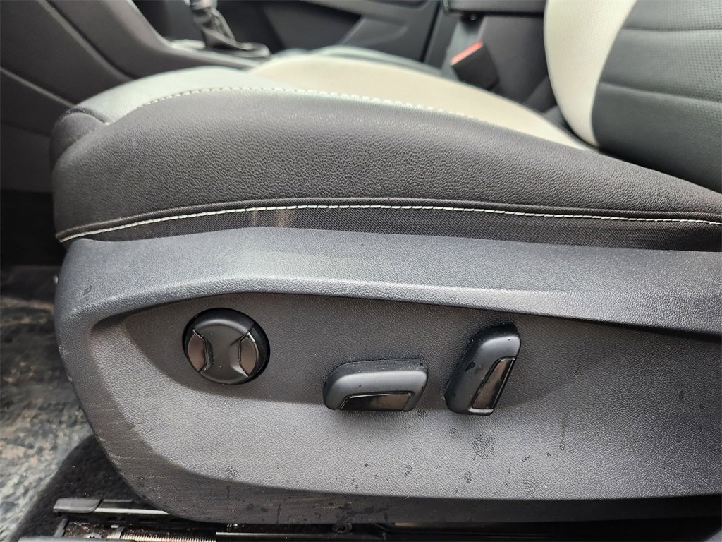 Used 2025 Volkswagen Taos SEL image 7