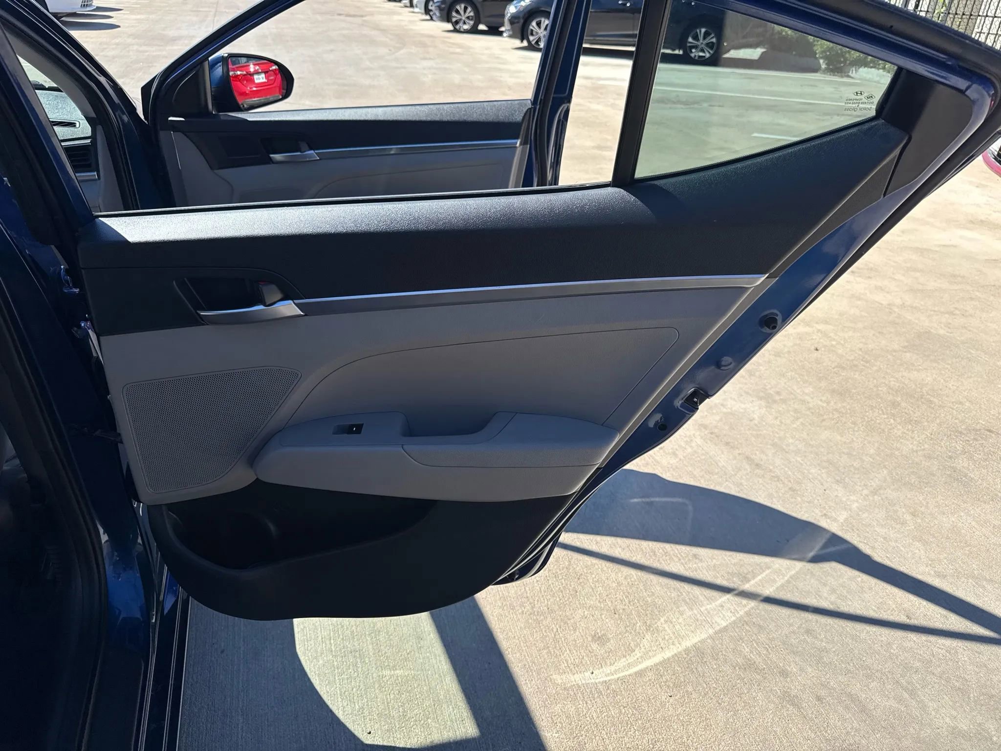 Used 2020 Hyundai Elantra SE image 31