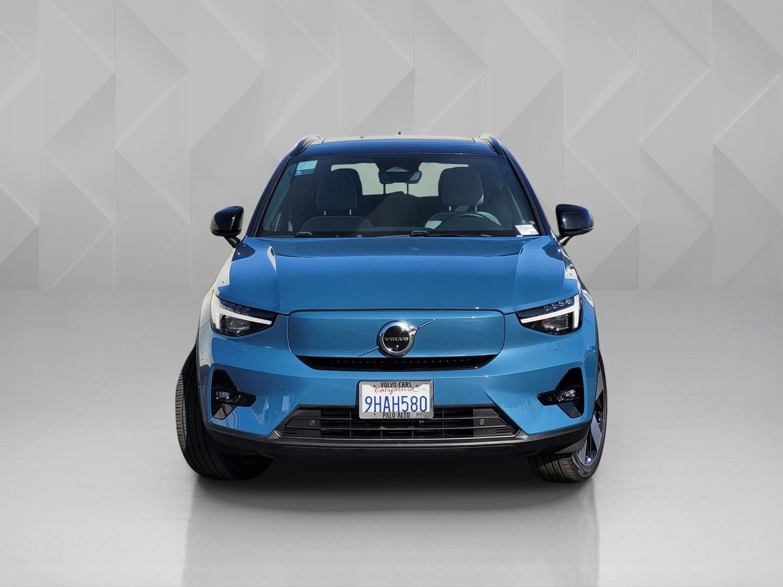 Certified 2023 Volvo XC40 Recharge Ultimate w/ Protection Package Premier image 2