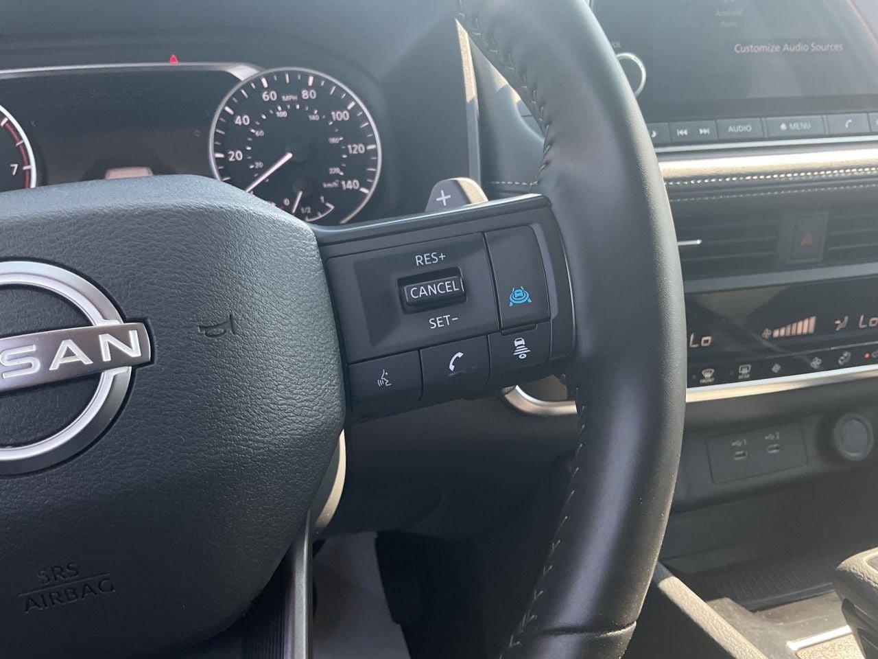 Used 2025 Nissan Rogue SV FWD image 38