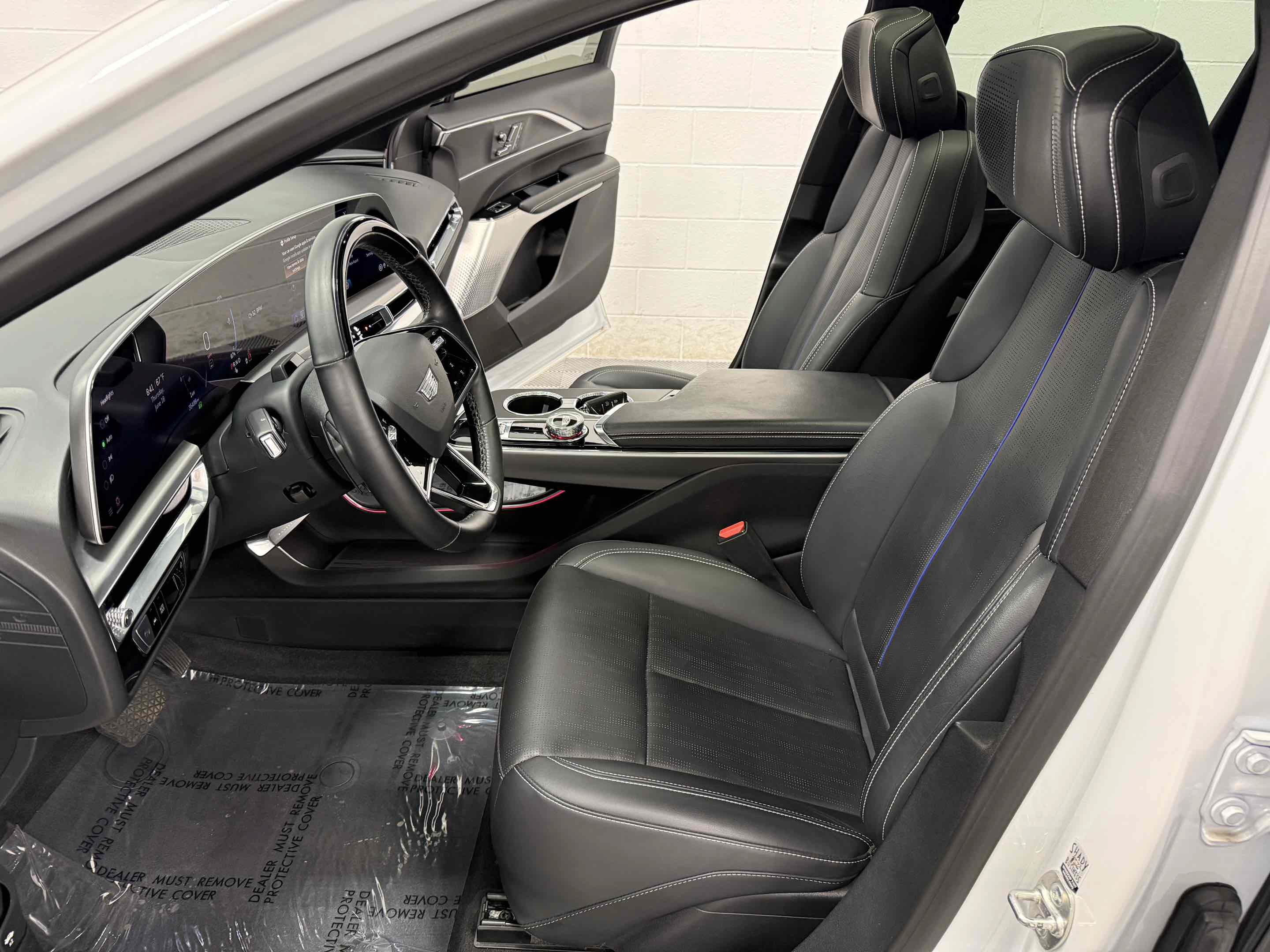 Used 2024 Cadillac Lyriq Sport RWD image 14