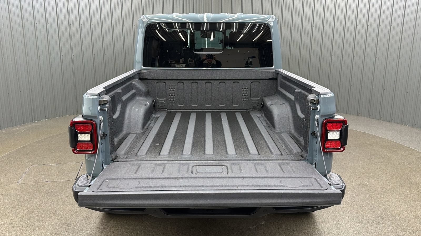 Used 2025 Jeep Gladiator Sport AWD/4WD image 18
