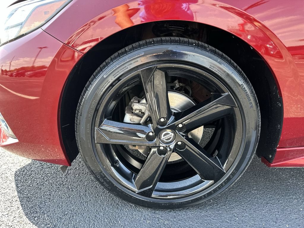 Used 2023 Nissan Sentra SR w/ Electronics Package FWD image 16