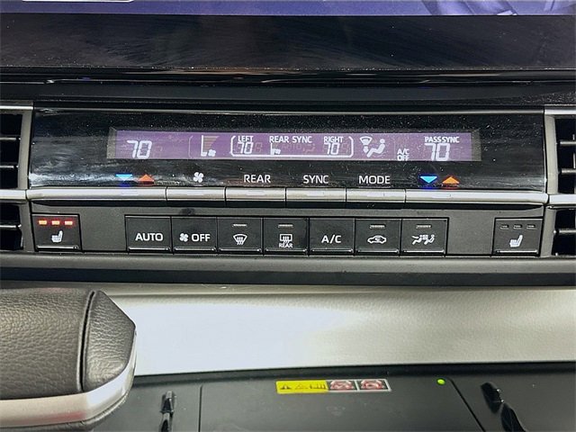 Used 2025 Toyota Sienna XLE image 17