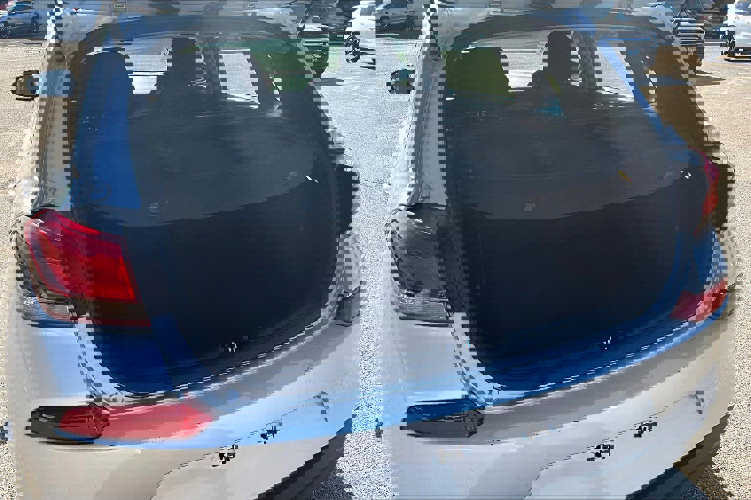 Used 2018 Hyundai Elantra GT image 19