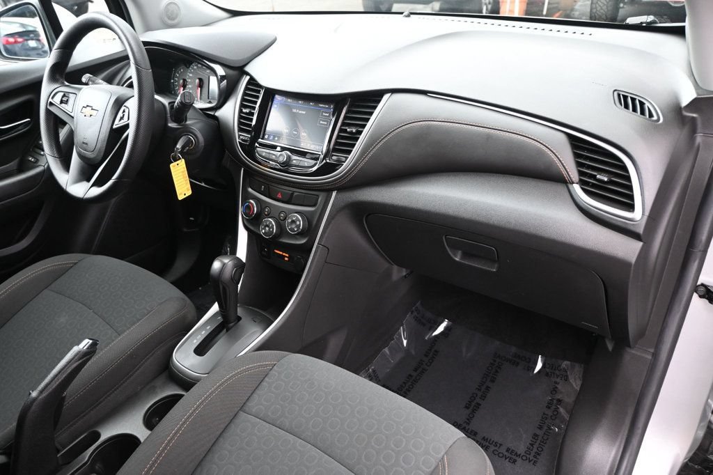 Used 2022 Chevrolet Trax LS w/ Tint and Cruise Package AWD/4WD image 10