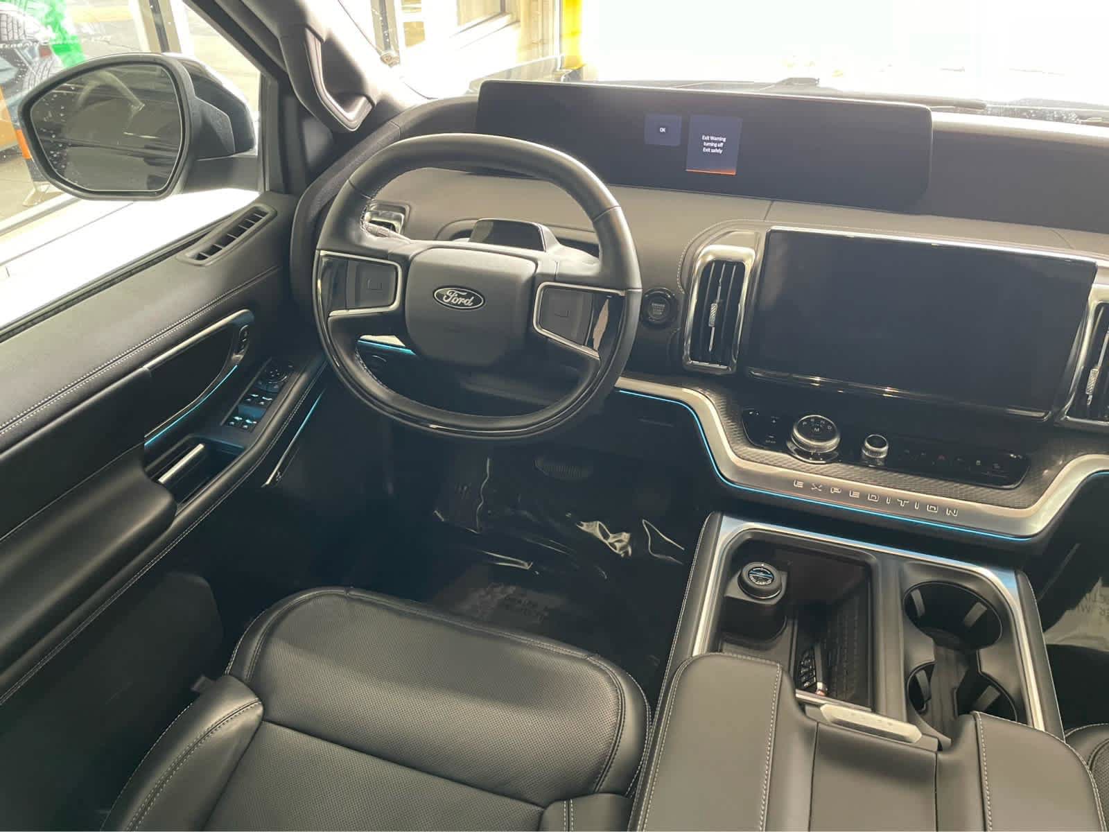 Used 2025 Ford Expedition Platinum w/ Stealth Performance Package AWD/4WD image 18