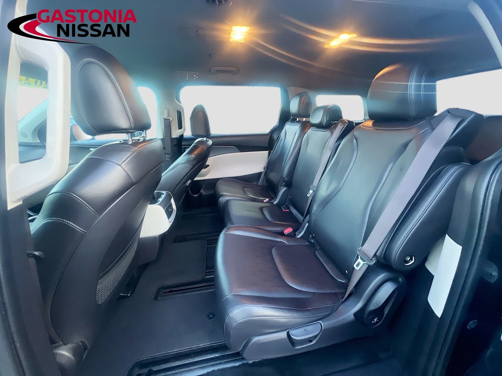 Used 2024 Kia Carnival LX image 32