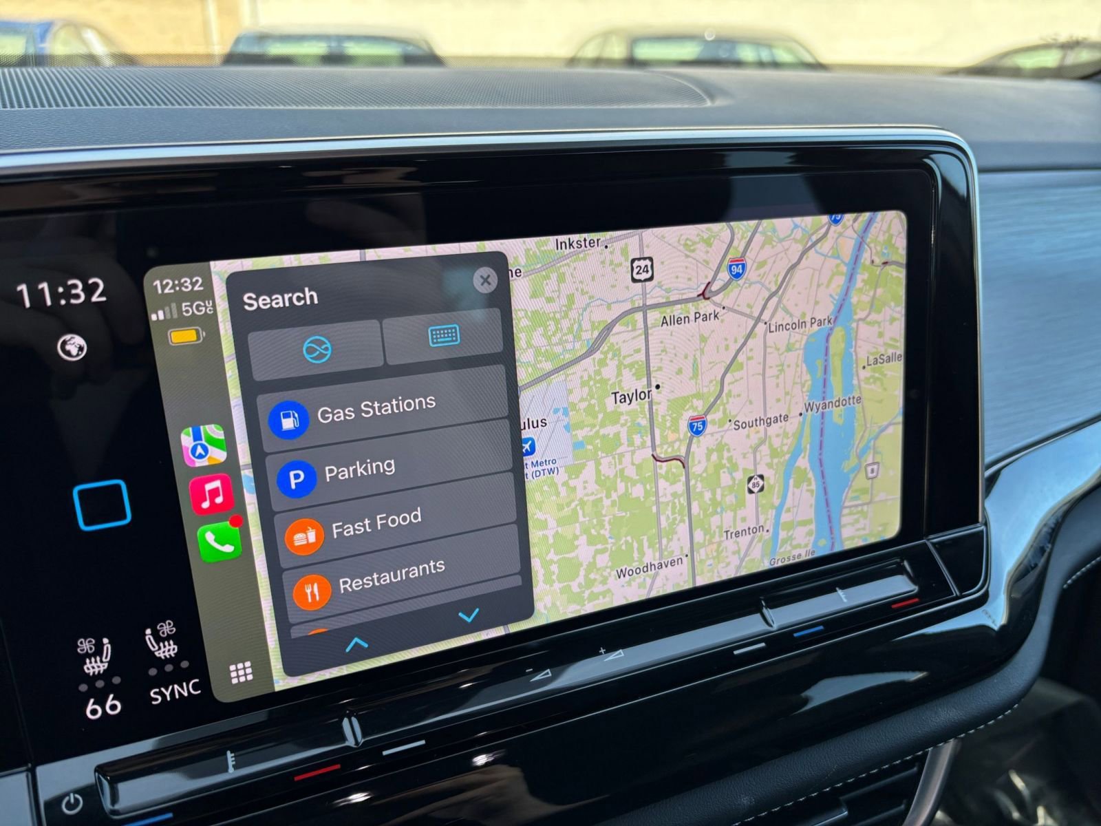 Used 2025 Volkswagen Atlas Cross Sport SE image 20