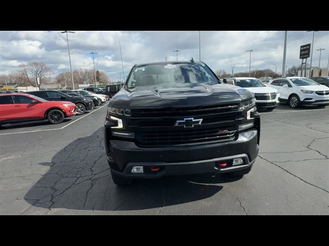 Used 2021 Chevrolet Silverado 1500 LT Trail Boss w/ Convenience Package II image 3