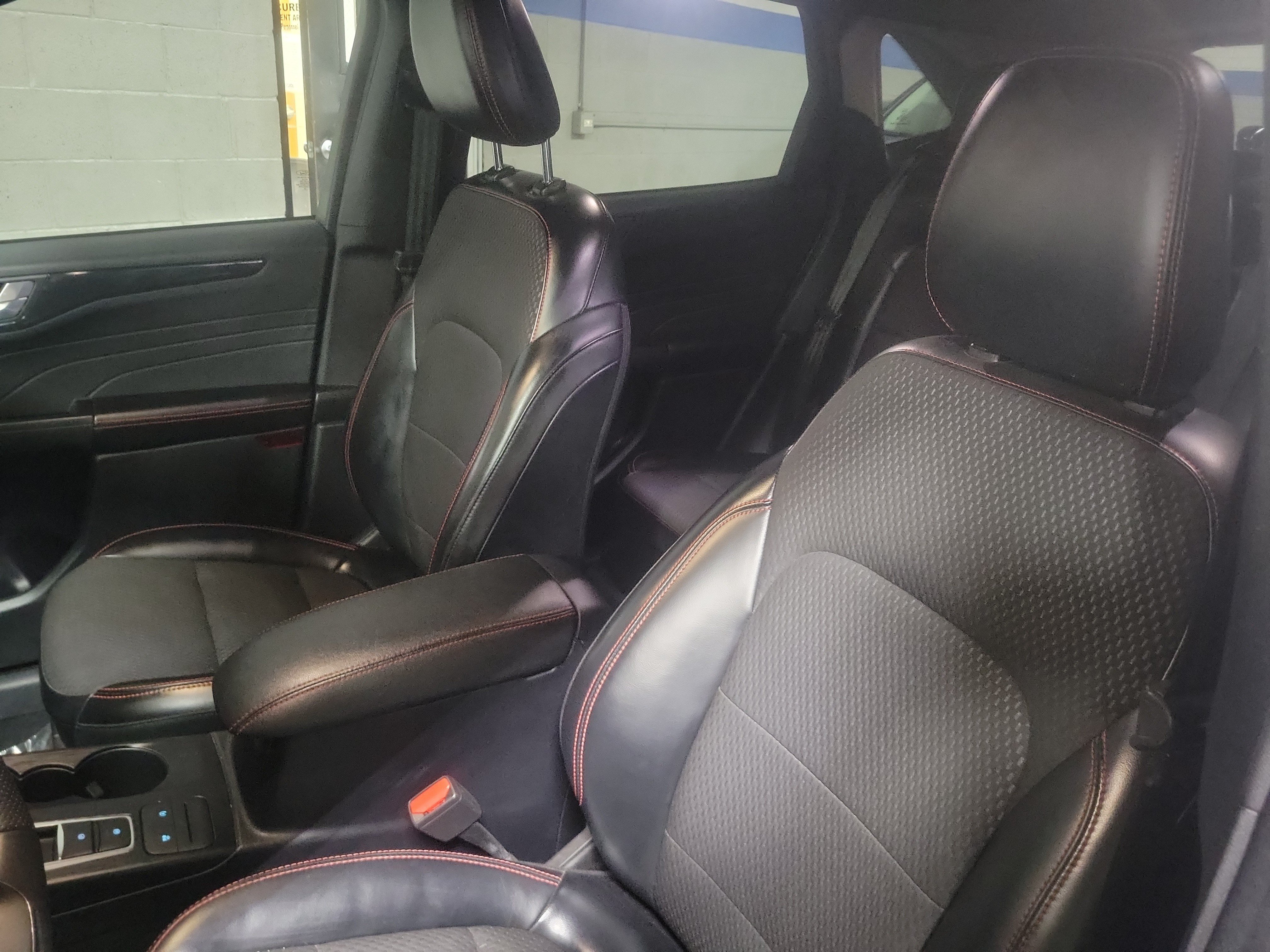 Used 2023 Ford Escape ST-Line FWD image 16