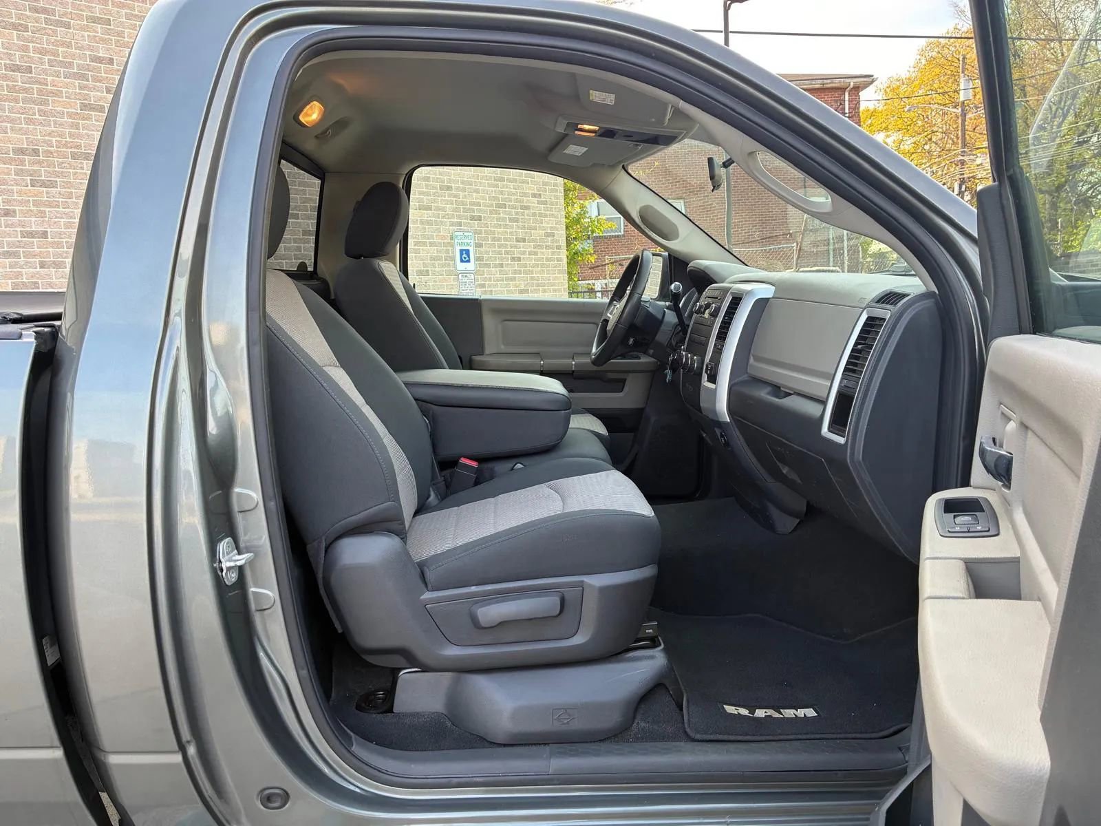 Used 2011 RAM 2500 SLT w/ Popular Equipment Group AWD/4WD image 13